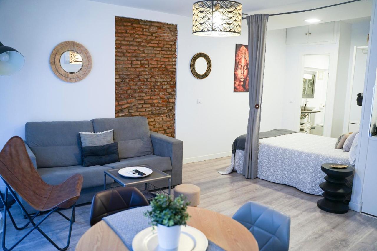 Apartamentos Suites Cariatide Plasencia Eksteriør bilde