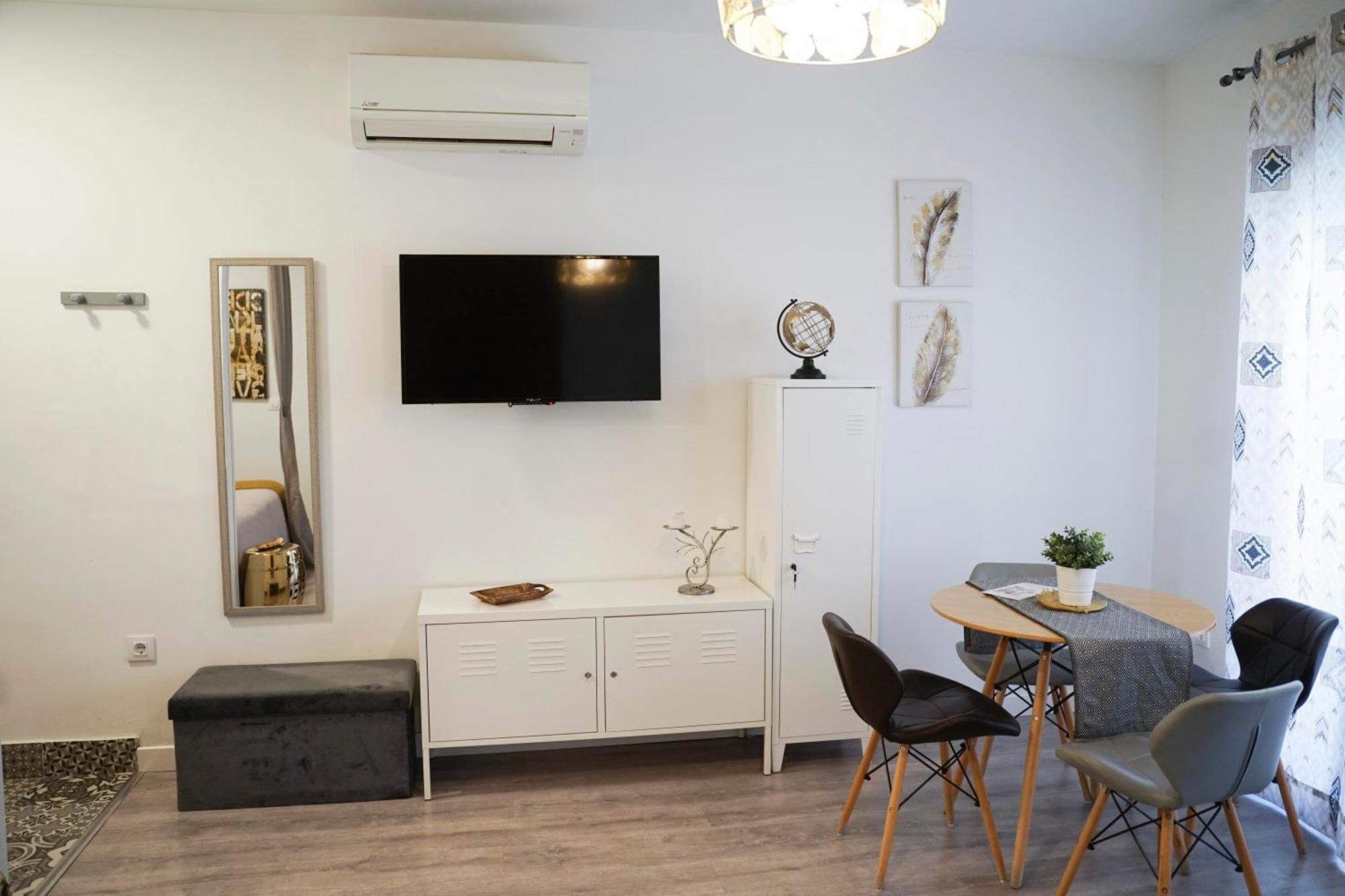 Apartamentos Suites Cariatide Plasencia Eksteriør bilde