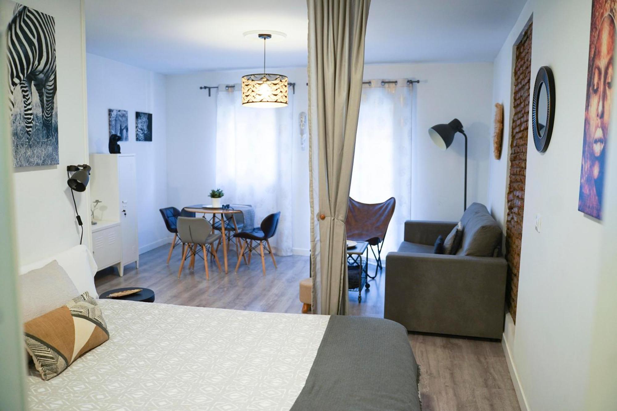 Apartamentos Suites Cariatide Plasencia Eksteriør bilde