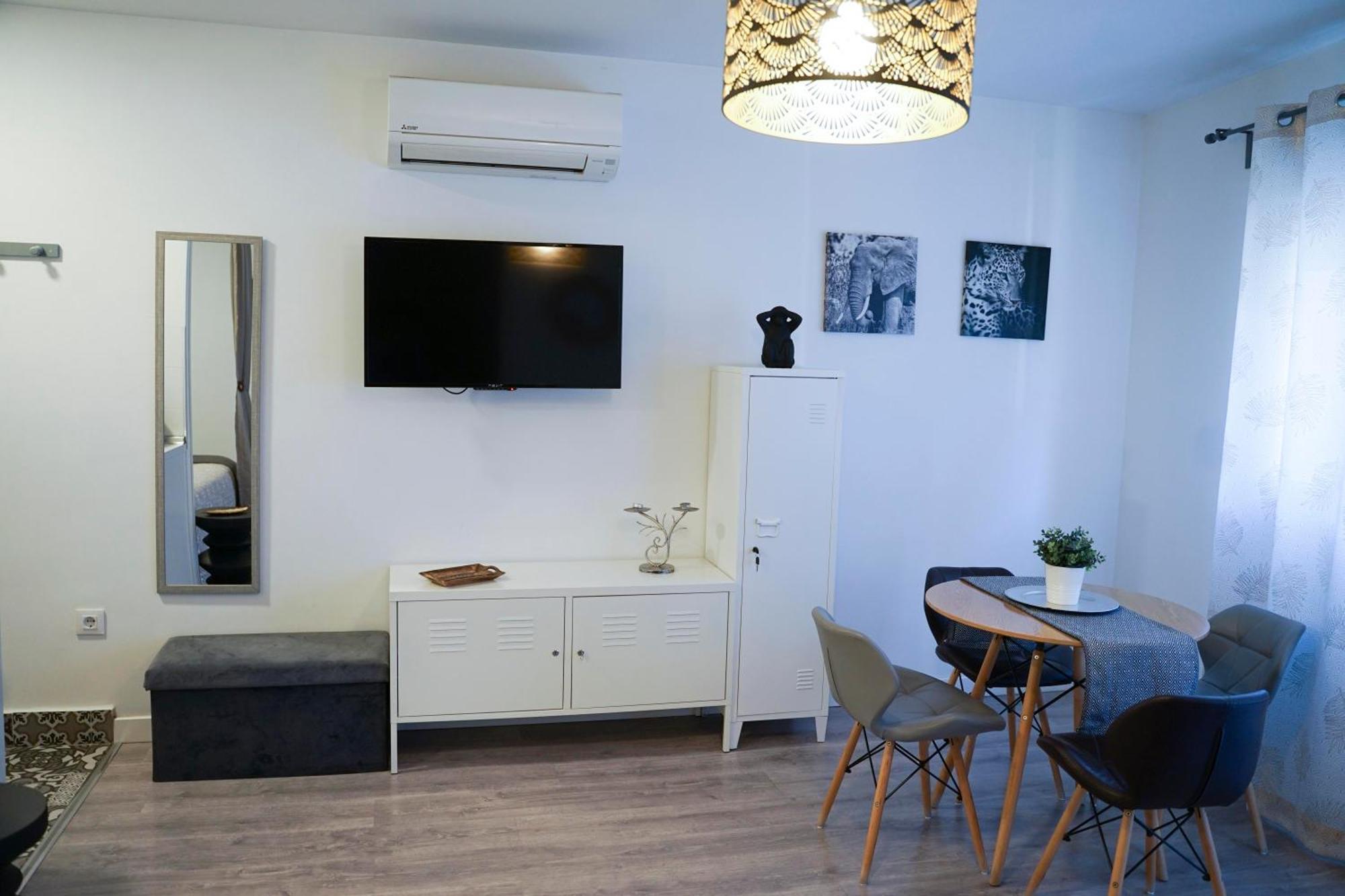 Apartamentos Suites Cariatide Plasencia Eksteriør bilde