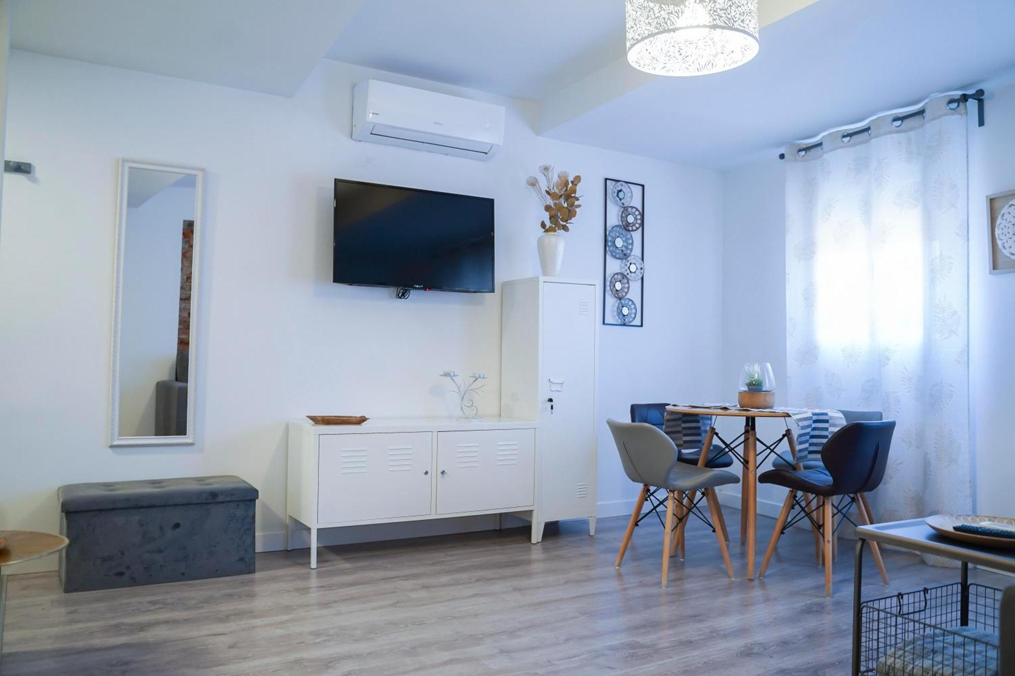 Apartamentos Suites Cariatide Plasencia Eksteriør bilde
