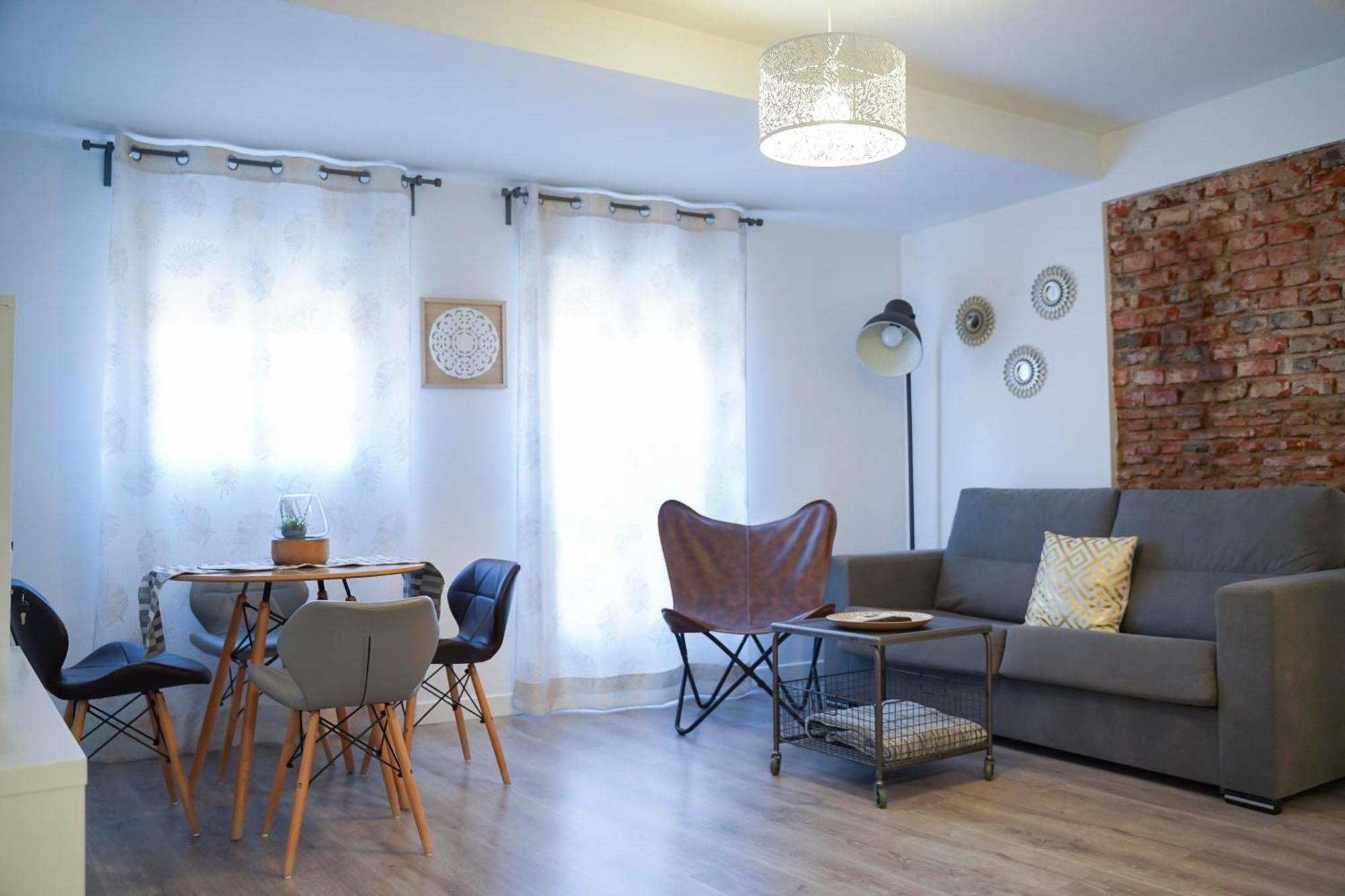 Apartamentos Suites Cariatide Plasencia Eksteriør bilde