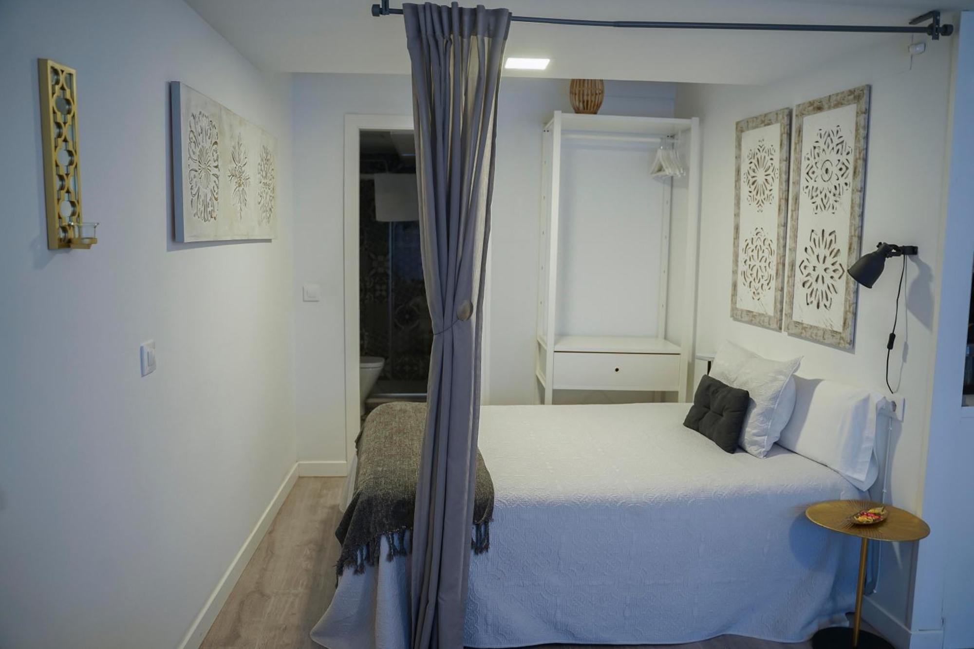 Apartamentos Suites Cariatide Plasencia Eksteriør bilde